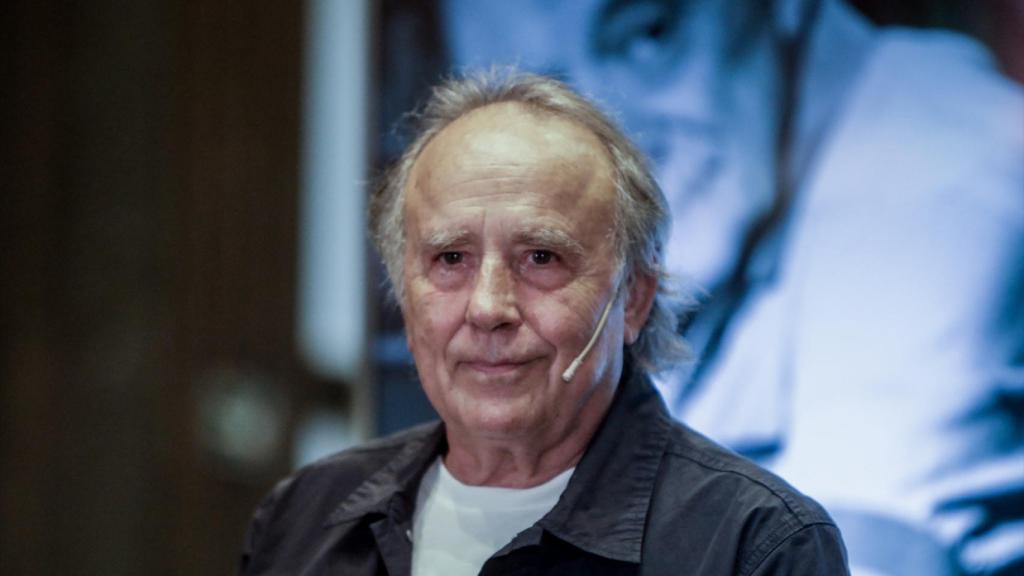 Joan Manuel Serrat interviene en el homenaje al poeta uruguayo Mario Benedetti (1920-2009) en el Instituto Cervantes, en Madrid, el 14 de septiembre de 2020. Foto: Ricardo Rubio / Europa Press