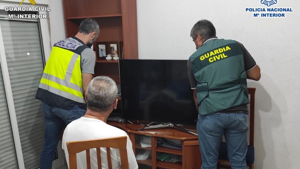 Intervención de los agentes de la Guardia Civil.