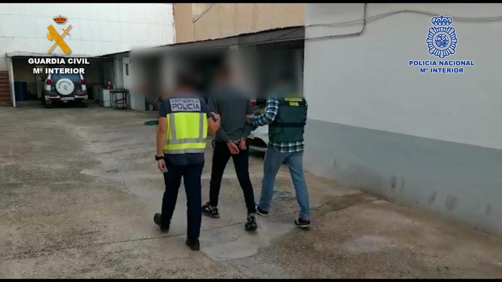 Los ocho arrestados se integran en dos grupos criminales.