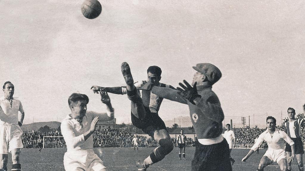 Una jugada de Macià en un partido contra el Real Madrid.
