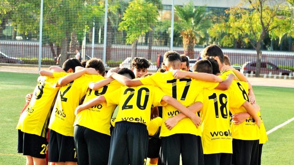 El equipo de fútbol base, en la foto en uno de sus partidos de preferente infantil, ha repartido 14,4 millones.