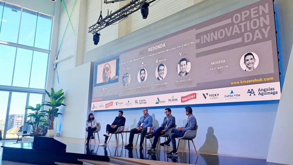 Una de las mesas redondas de la jornada celebrada en Valencia.