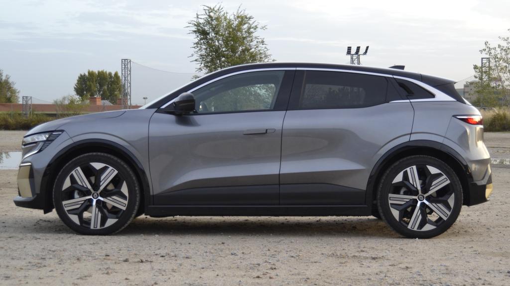 El Renault Megane E-Tech mide 4,19 metros de largo.