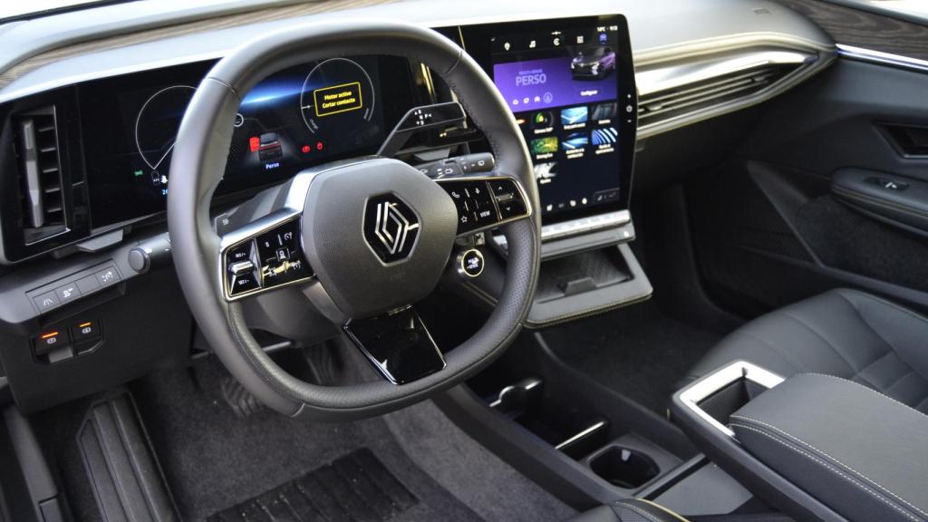 El Renault Megane E-Tech tiene dos grandes pantallas de 12 y 12,3 pulgadas.