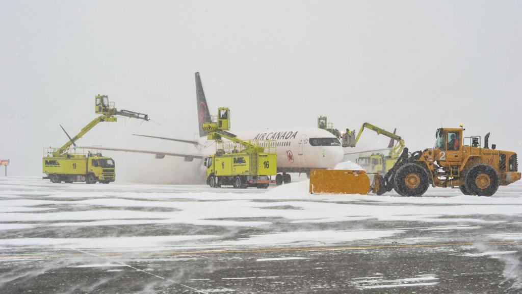 Un avión de Air Canadá en un aeropuerto de Estados Unidos.