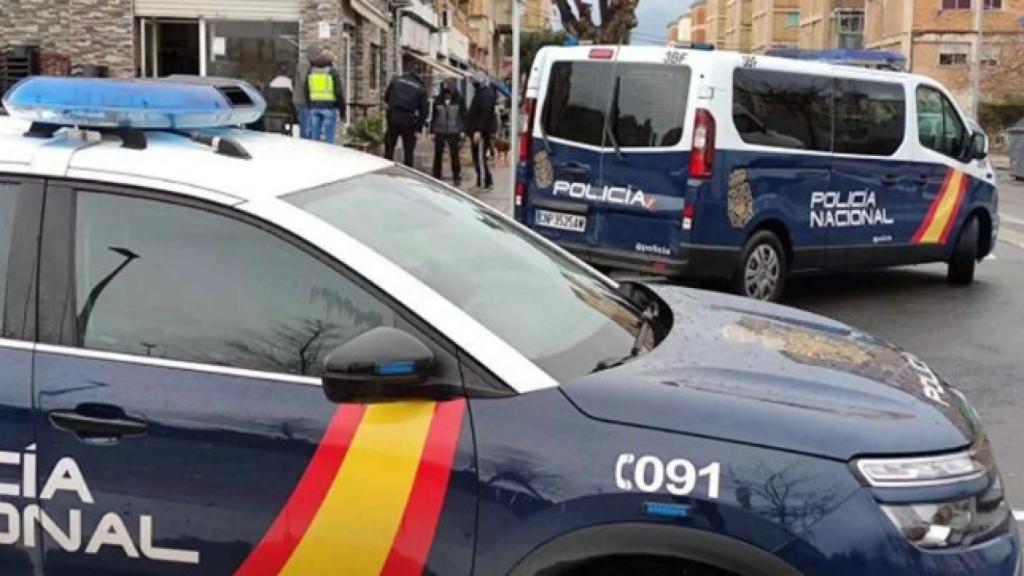 Varias dotaciones de efectivos de la Policía Nacional.