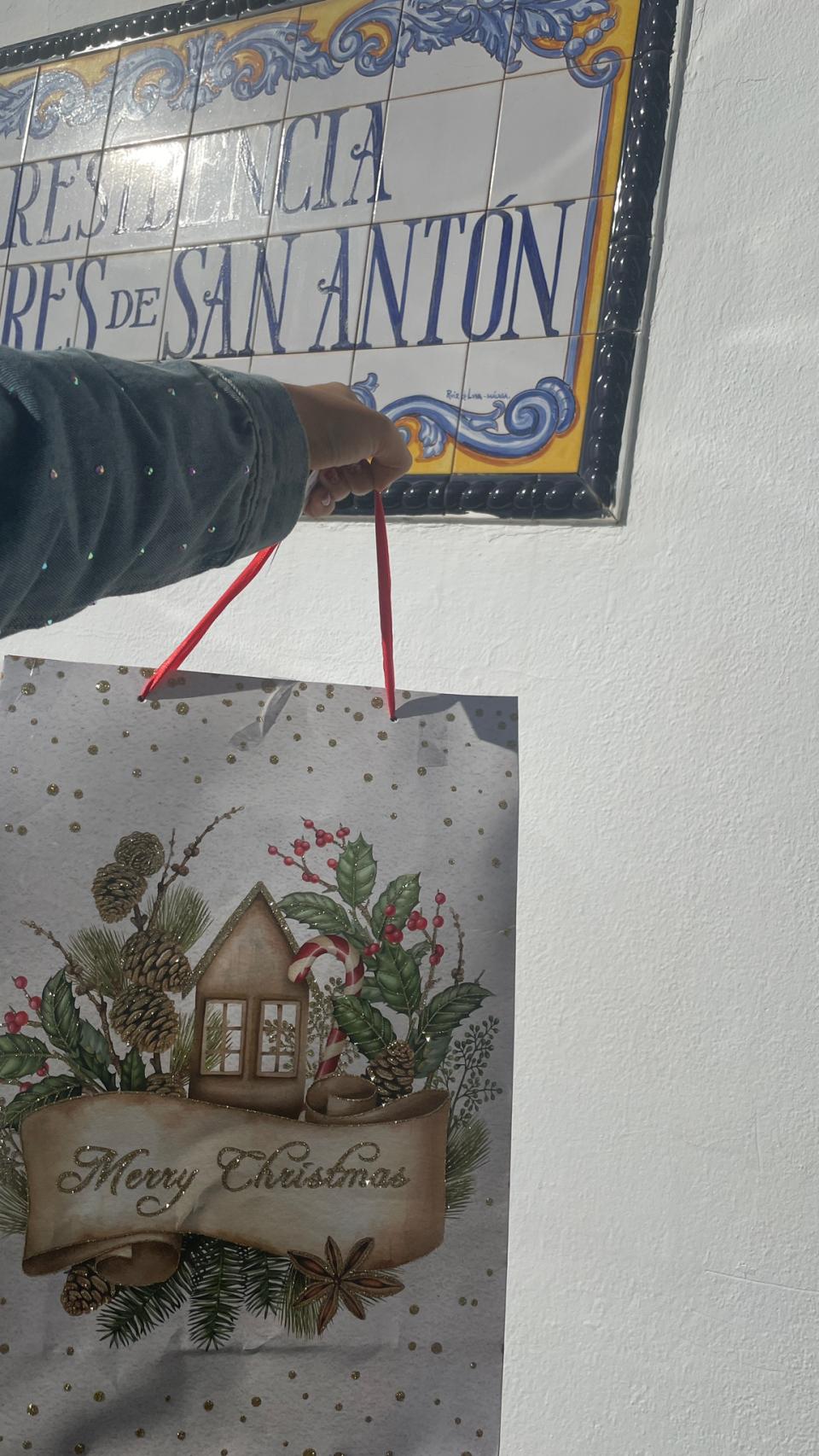 El regalo de EL ESPAÑOL de Málaga a nuestra abuela.