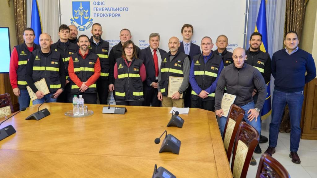 El equipo policial, en Ucrania.