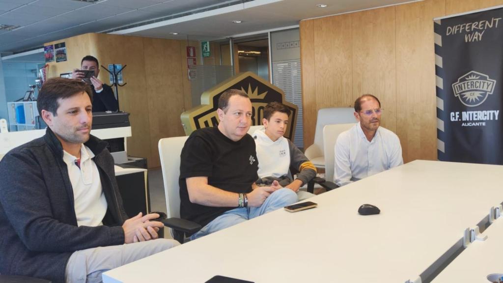 El presidente del Intercity, Salvador Martí, viendo el sorteo.