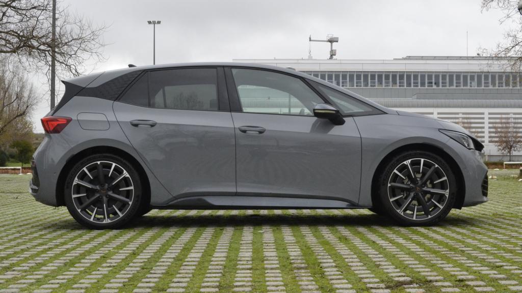 El Cupra Born mide 4,32 metros de largo.