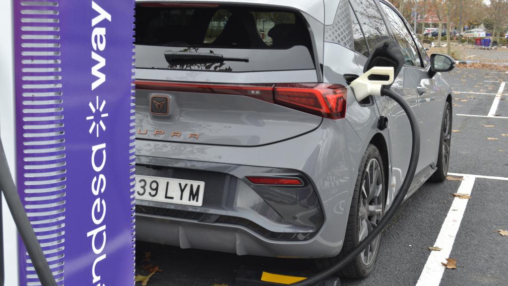 El Cupra Born de 77 kWh puede pasar del 5% al 80% en tan solo 30 minutos.