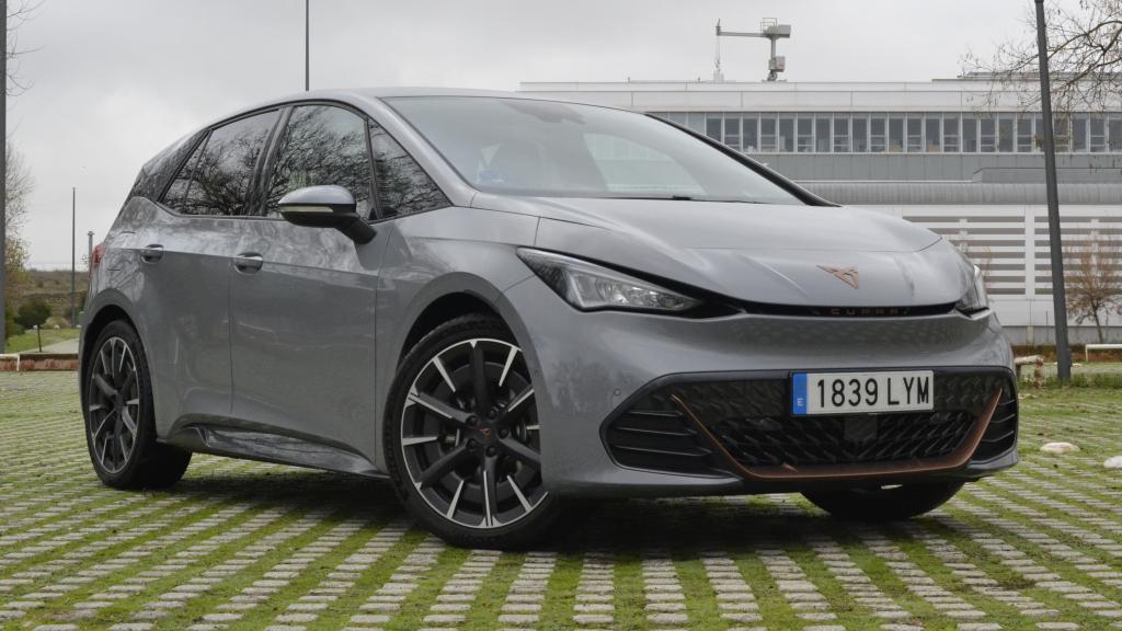 El Cupra Born es un coche ágil y dinámico, perfecto para entornos urbanos.