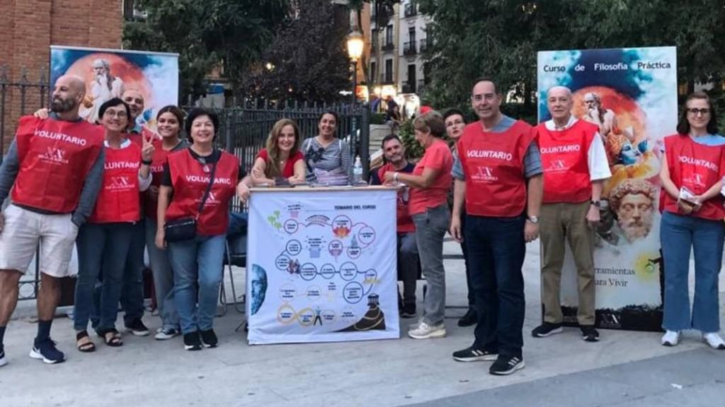 Voluntarios de la organización Nueva Acrópolis.