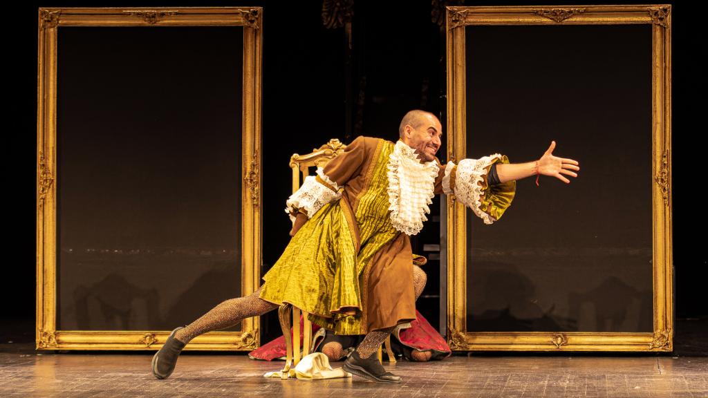 El actor Kevin de la Rosa en 'Vive Molière, de Álvaro Tato y Yayo Cáceres. Foto: David Ruiz