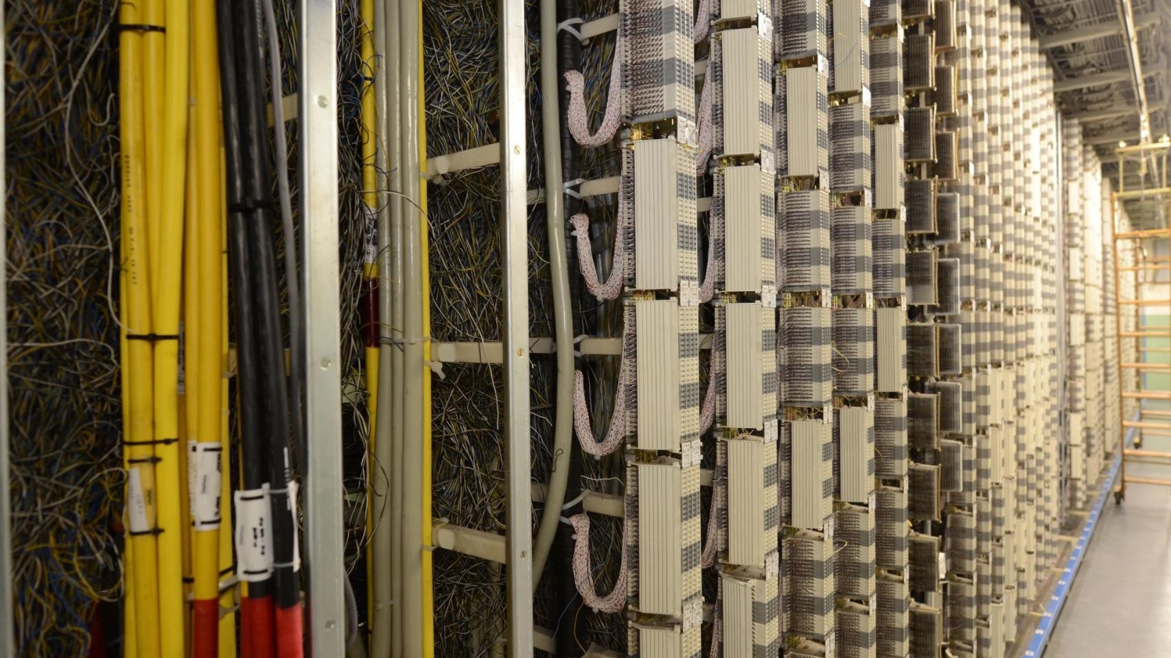 Interior de una central de cobre de Telefónica.