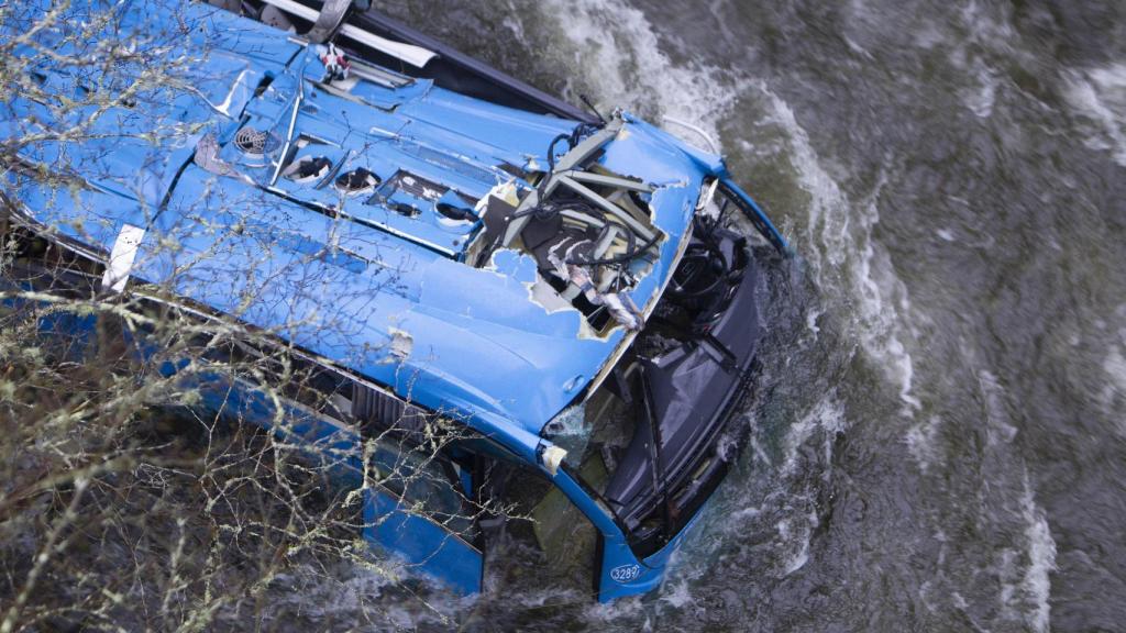 Imagen del autobús accidentado en Galicia.