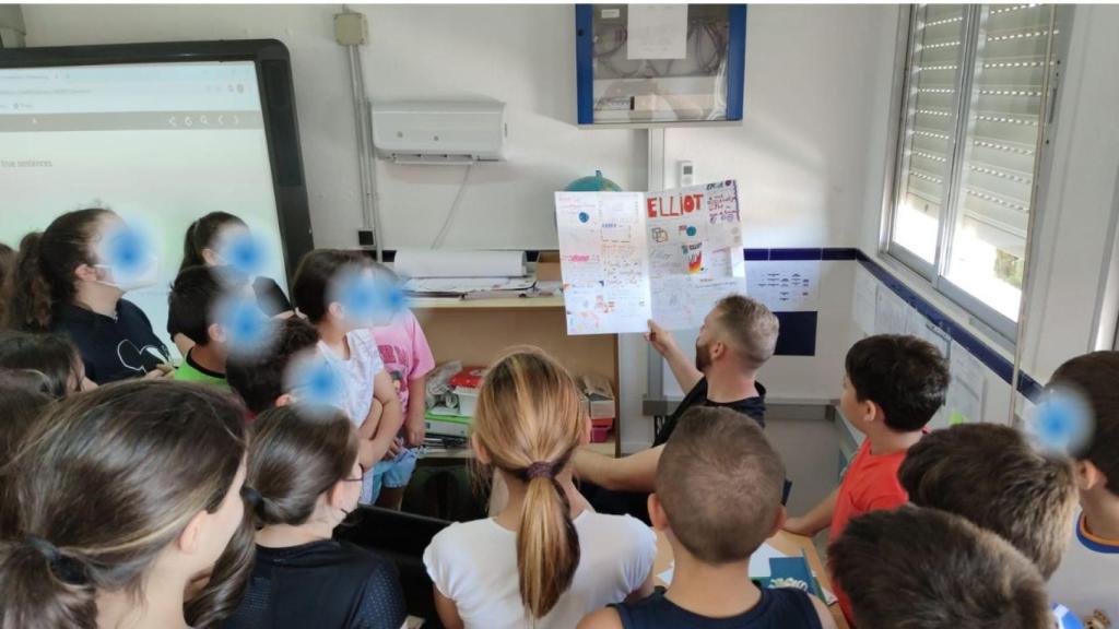 Elliot, trabajando en el centro.