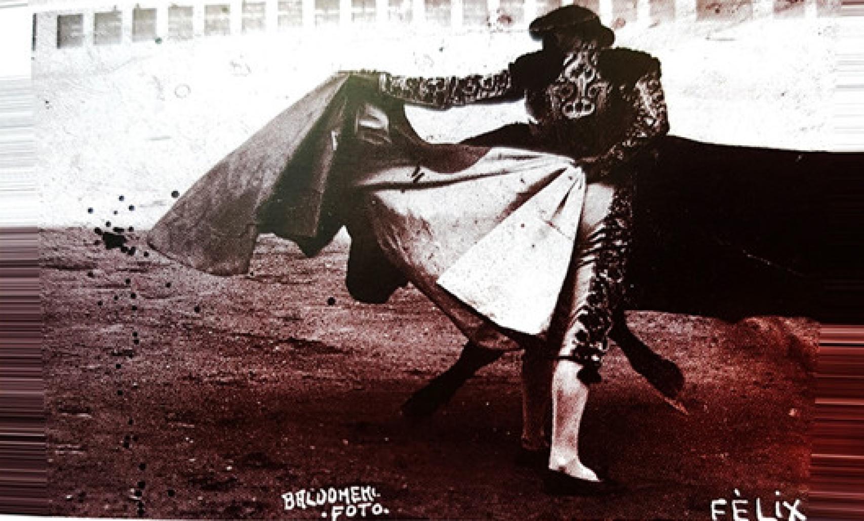 Félix Merino toreando de capote en la plaza de toros de Valladolid (“Historia de la plaza de toros de Valladolid”, de Emilio Casares)