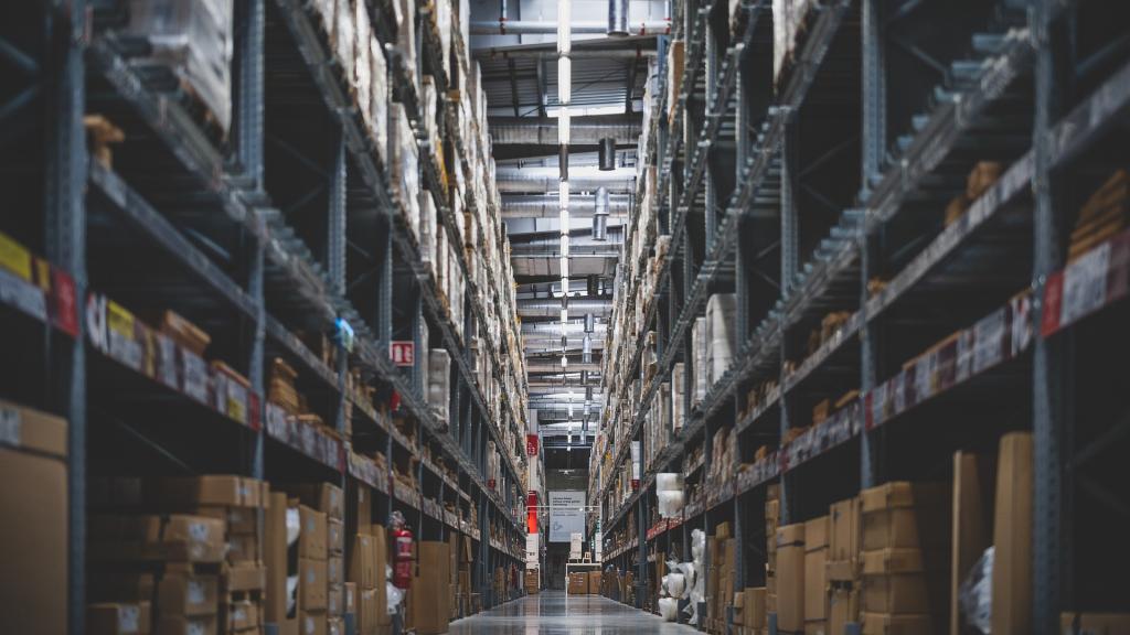 Tuklo va dirigida a empresas que movilizan un gran volumen de paquetes o entregas diarias, como grandes retailers o marketplaces B2C.