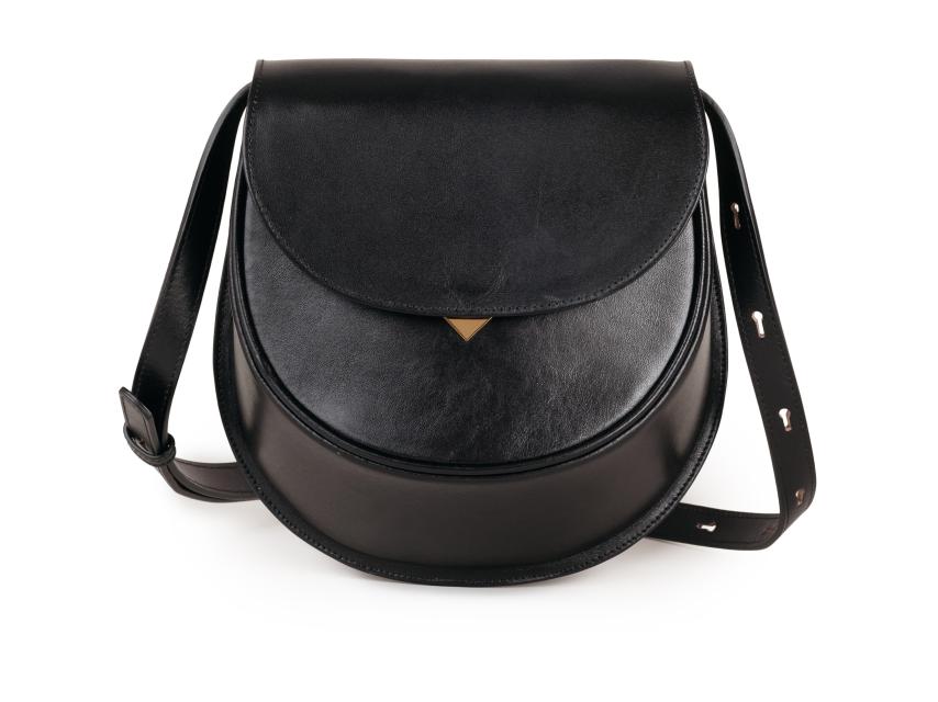 Este modelo lo hay en tres colores: negro, castaña y hueso.