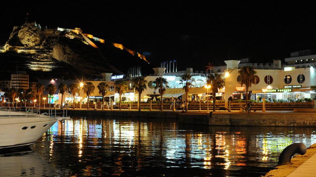 Zona de ocio del Puerto de Alicante, en imagen de archivo.