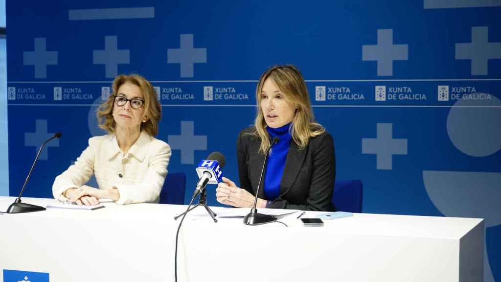 La delegada territorial de la Xunta en Vigo, Marta Fernández-Tapias junto a la directora general de Ordenación do Territorio e Urbanismo, Encarnación Rivas.