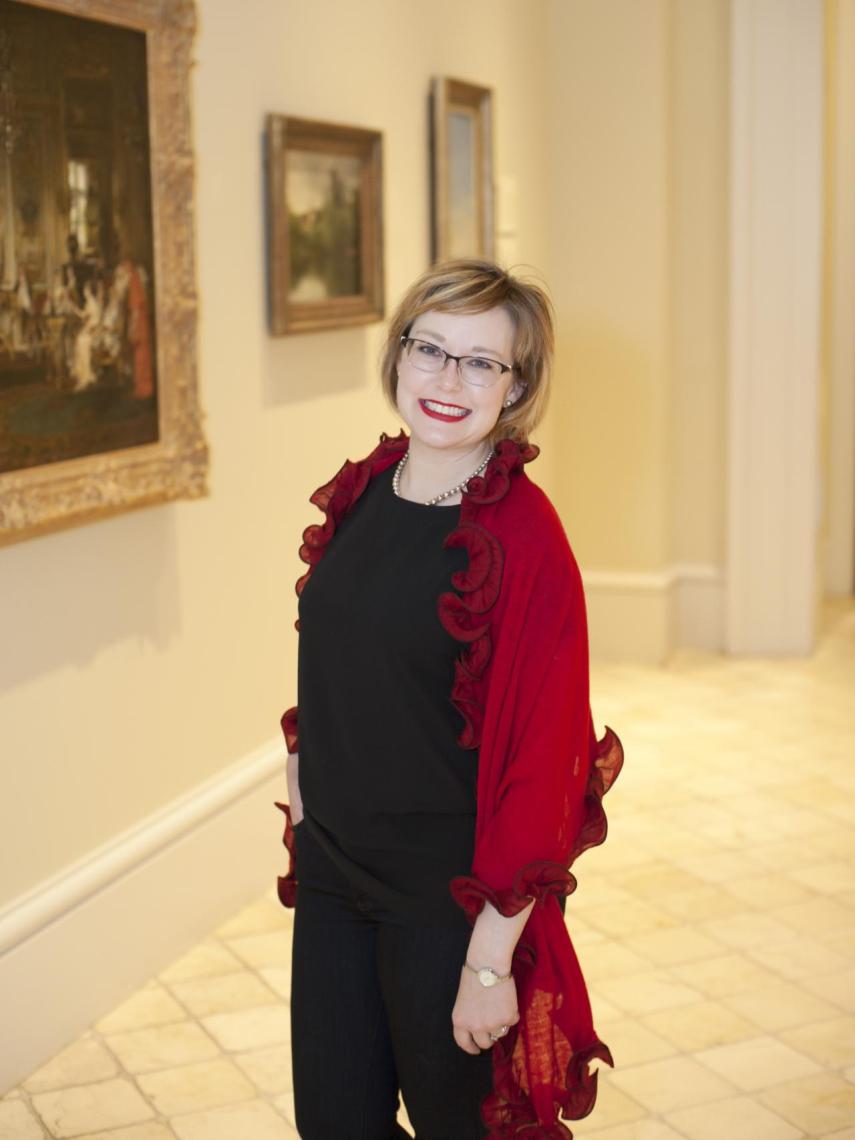 Amanda W. Dotseth posando en el Museo.