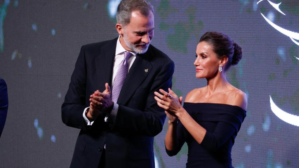 Los Reyes muestran su complicidad  en un acto oficial el pasado noviembre.