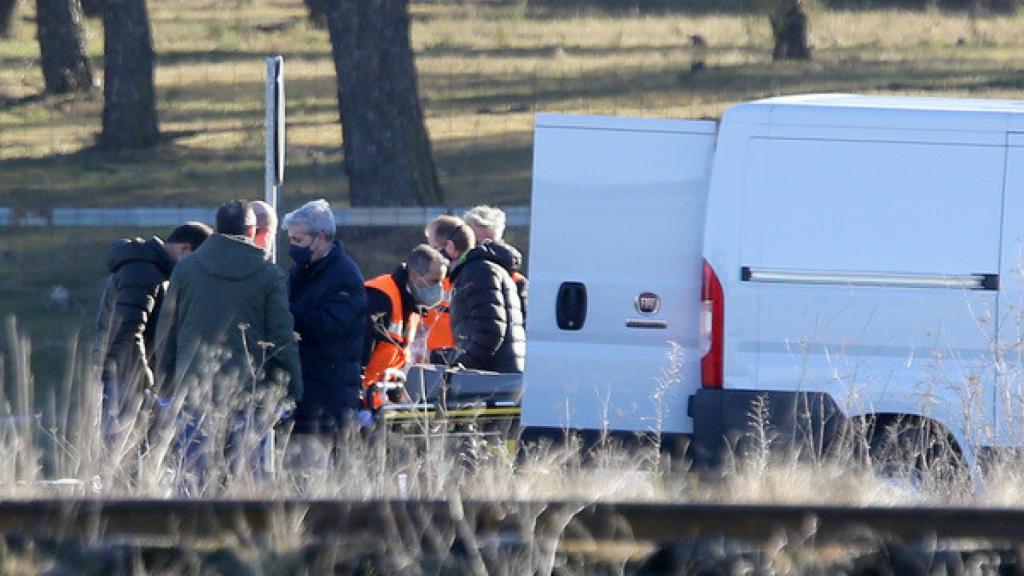 Los forenses recogen el cadáver de Esther
