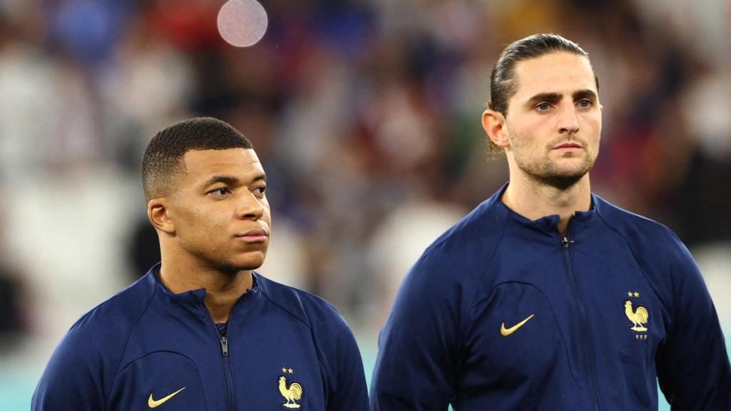 Kylian Mbappé y Adrien Rabiot, durante el Mundial de Qatar.