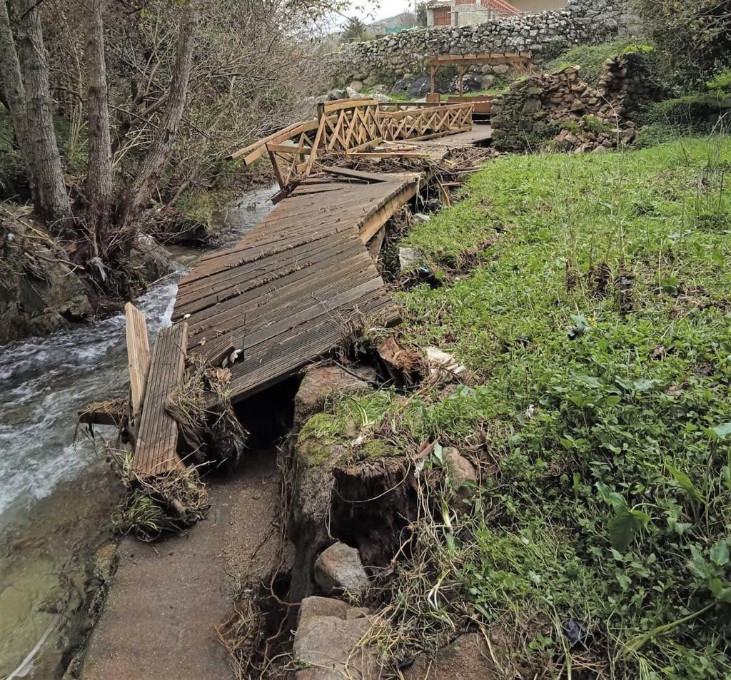 Así ha quedado el paseo de Baredo en Baiona tras las lluvias.