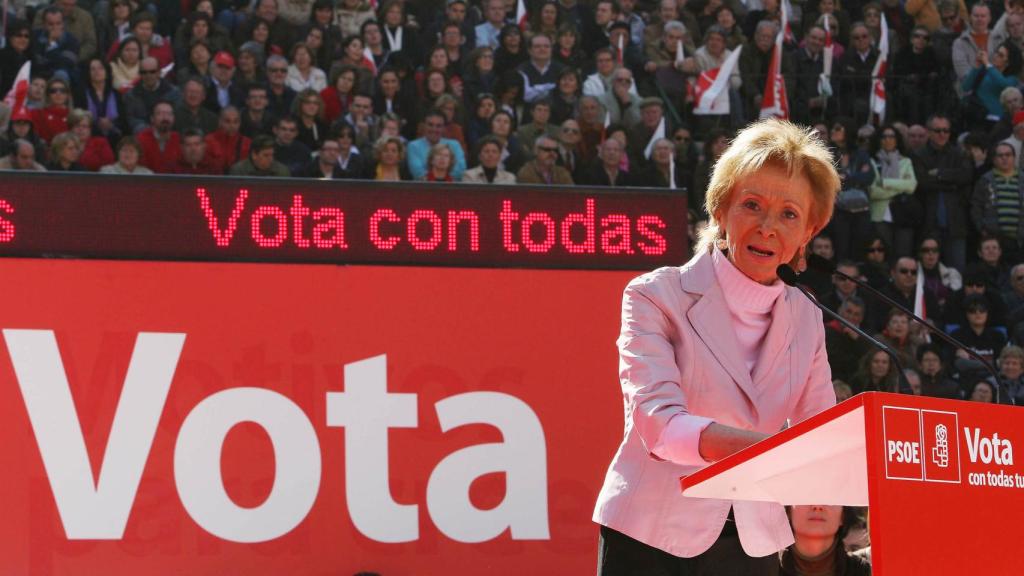María Teresa Fernández de la Vega, candidata en 2008 por Valencia, interviene en un mitin.