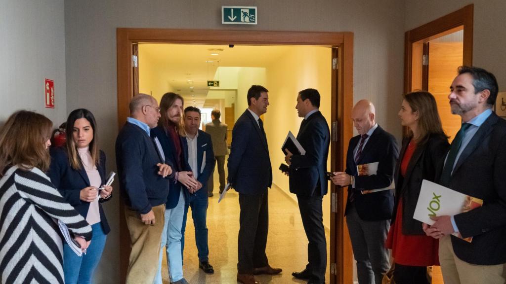 Reunión de la Junta de Portavoces de las Cortes. Los procuradores esperan para comenzar la reunión