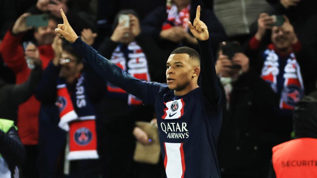 Kylian Mbappé celebra un gol con el PSG
