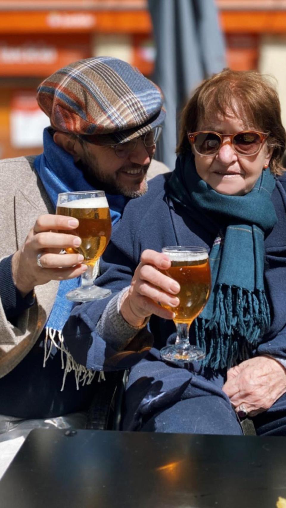 Máximo Huerta junto a su madre en una fotografía de su Instagram.