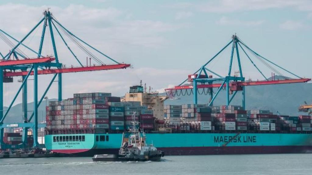 Imagen de archivo de un buque portacontenedores en el puerto de Málaga.