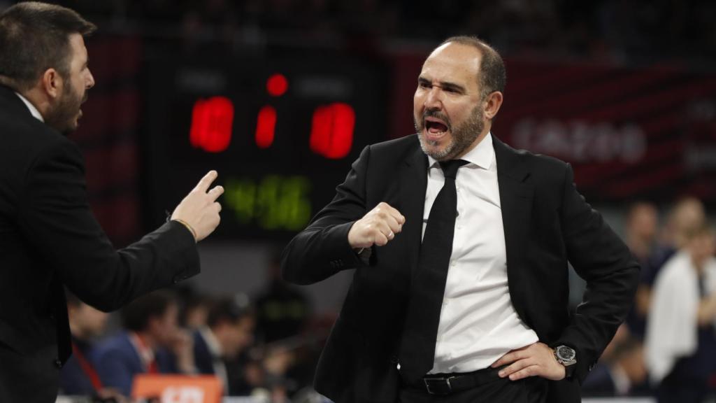 Chus Mateo, en un momento del partido en el Fernando Buesa Arena.