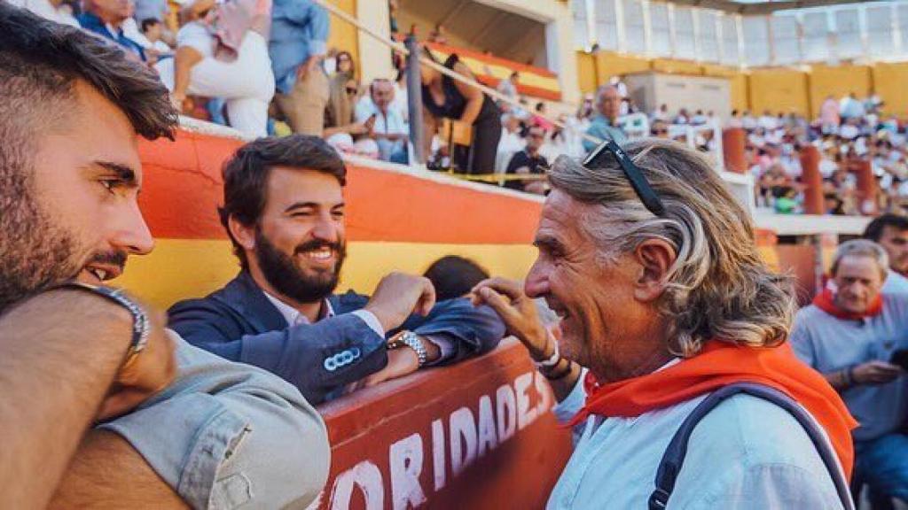 Juan García-Gallardo en una corrida de toros en Roa