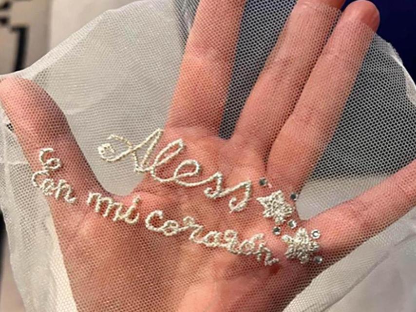 Detalle del vestido de Ana Obregón para las Campanadas de 2021.