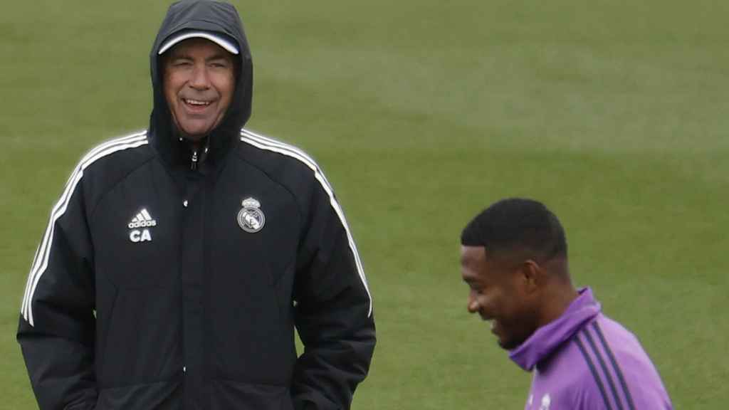 Carlo Ancelotti y David Alaba, durante un entrenamiento
