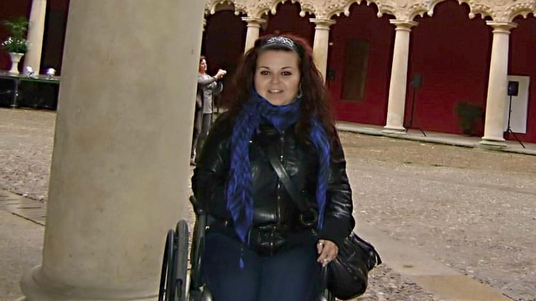 Raquel lleva en silla de ruedas desde los 10 años.