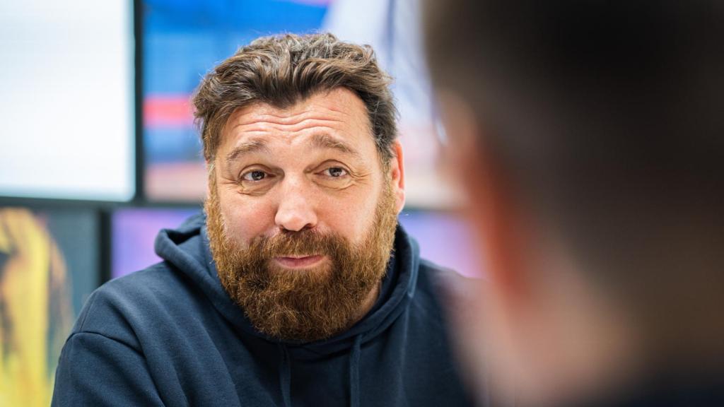 Hovik Keuchkerian durante la entrevista con El Español