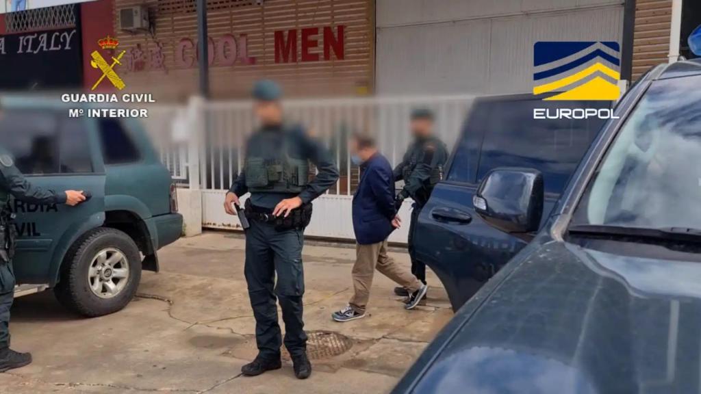 Un grupo de guardias civiles en una operación.