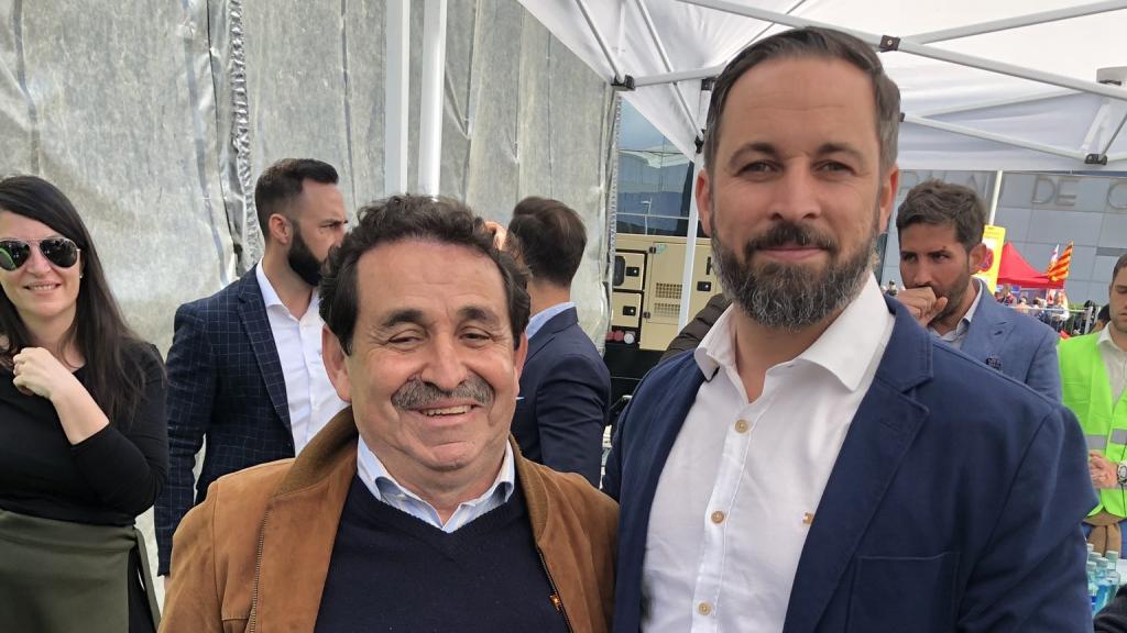 Manuel Mestre junto con Santiago Abascal.