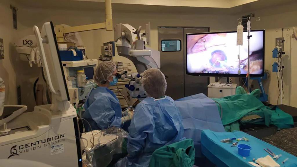 Momento de la operación en el Hospital de El Bierzo