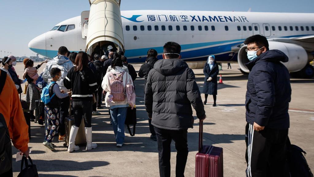 Viajeros embarcando en el aeropuerto internacional de Xiamen, en la provincia china de Fujian.