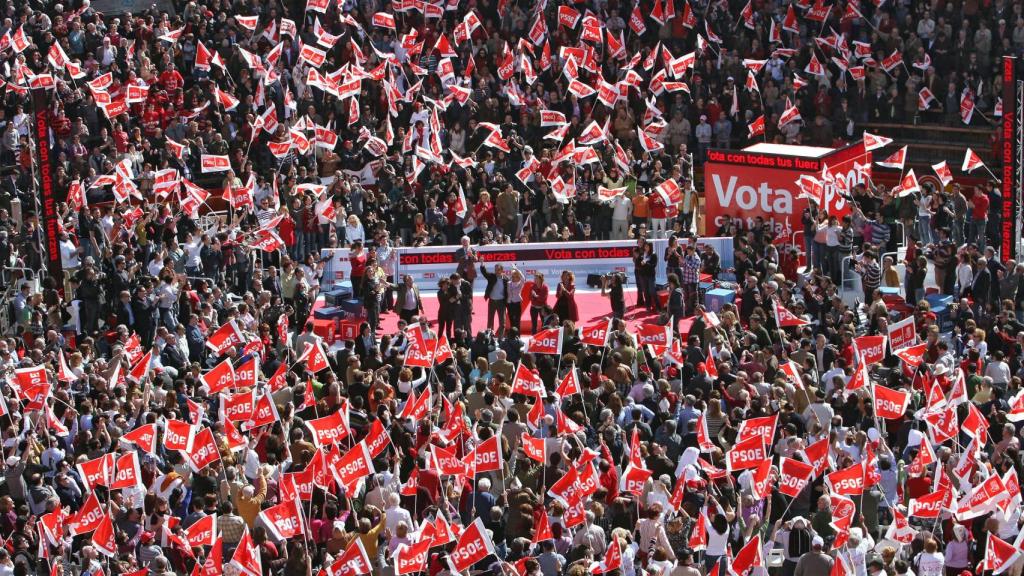 Mitin celebrado en la plaza de Toros de Valencia durante la campaña de las elecciones de 2008.