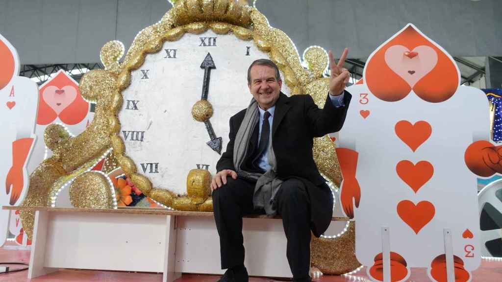 Caballero visitó las carrozas, que se preparan para el gran día.