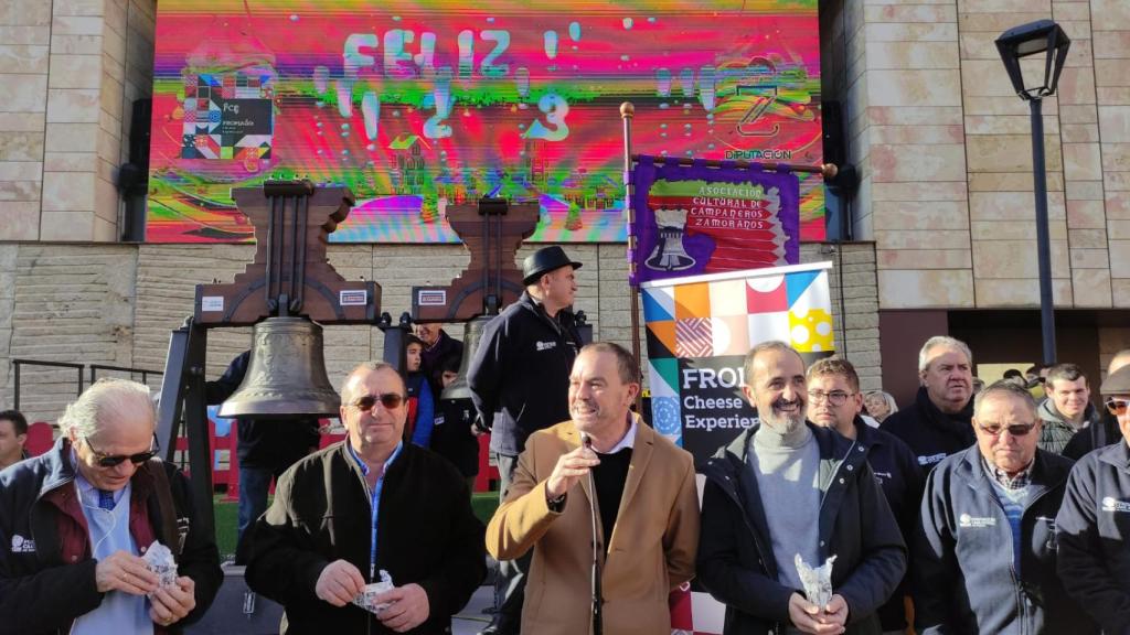 Momento de las campanadas con queso