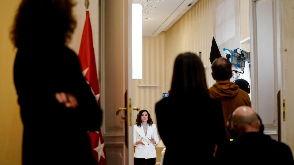 Isabel Díaz Ayuso, durante la grabación del mensaje de Fin de Año.